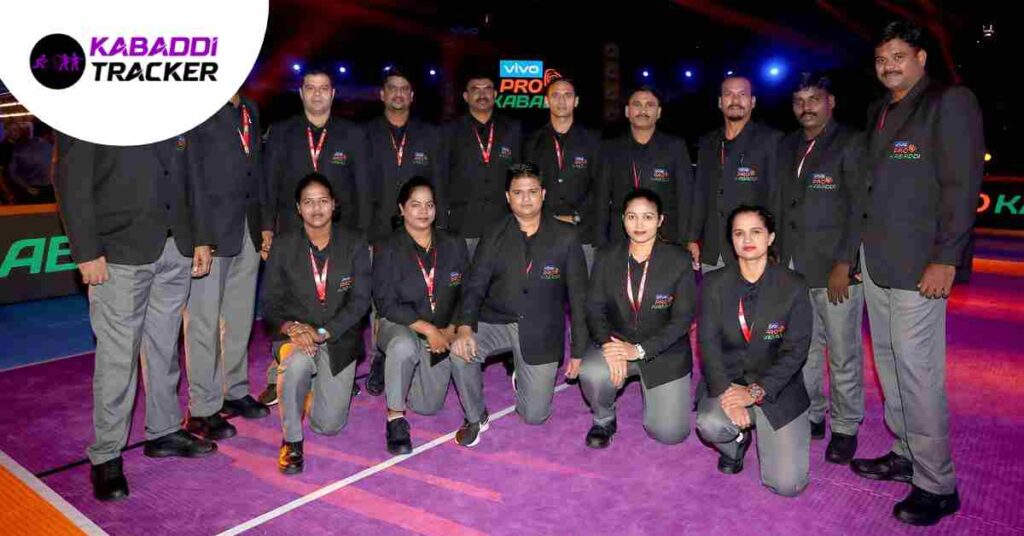 How many referees are in kabaddi